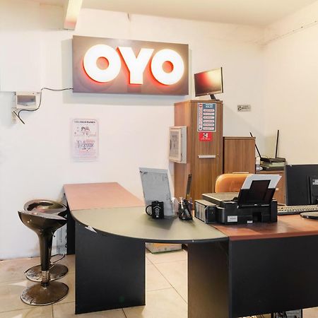 Oyo 1102 Griya Aisyah Syariah 1 Сурабая Екстериор снимка