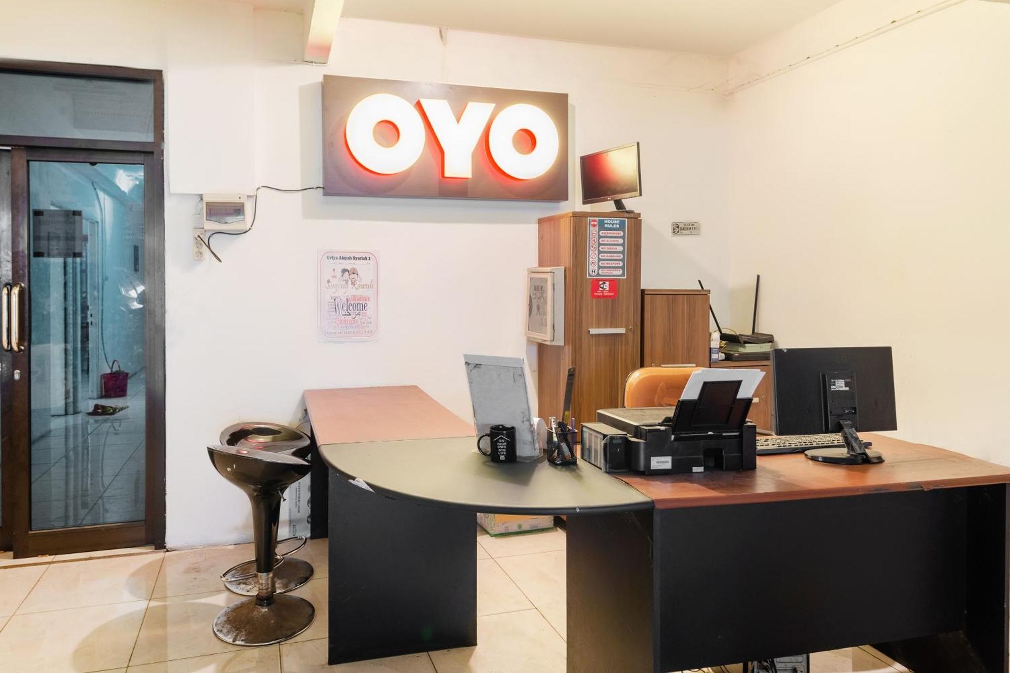 Oyo 1102 Griya Aisyah Syariah 1 Сурабая Екстериор снимка