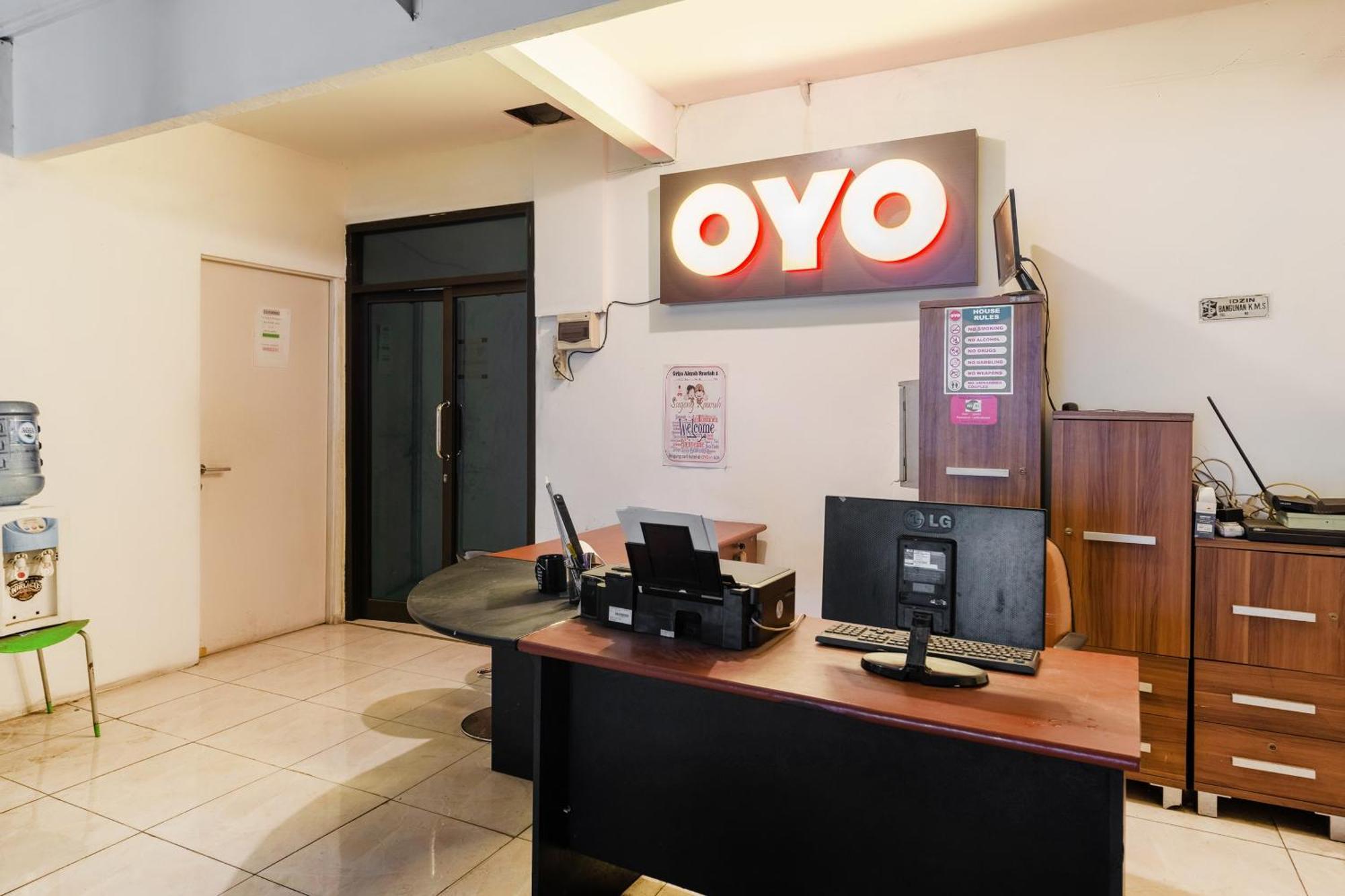 Oyo 1102 Griya Aisyah Syariah 1 Сурабая Екстериор снимка
